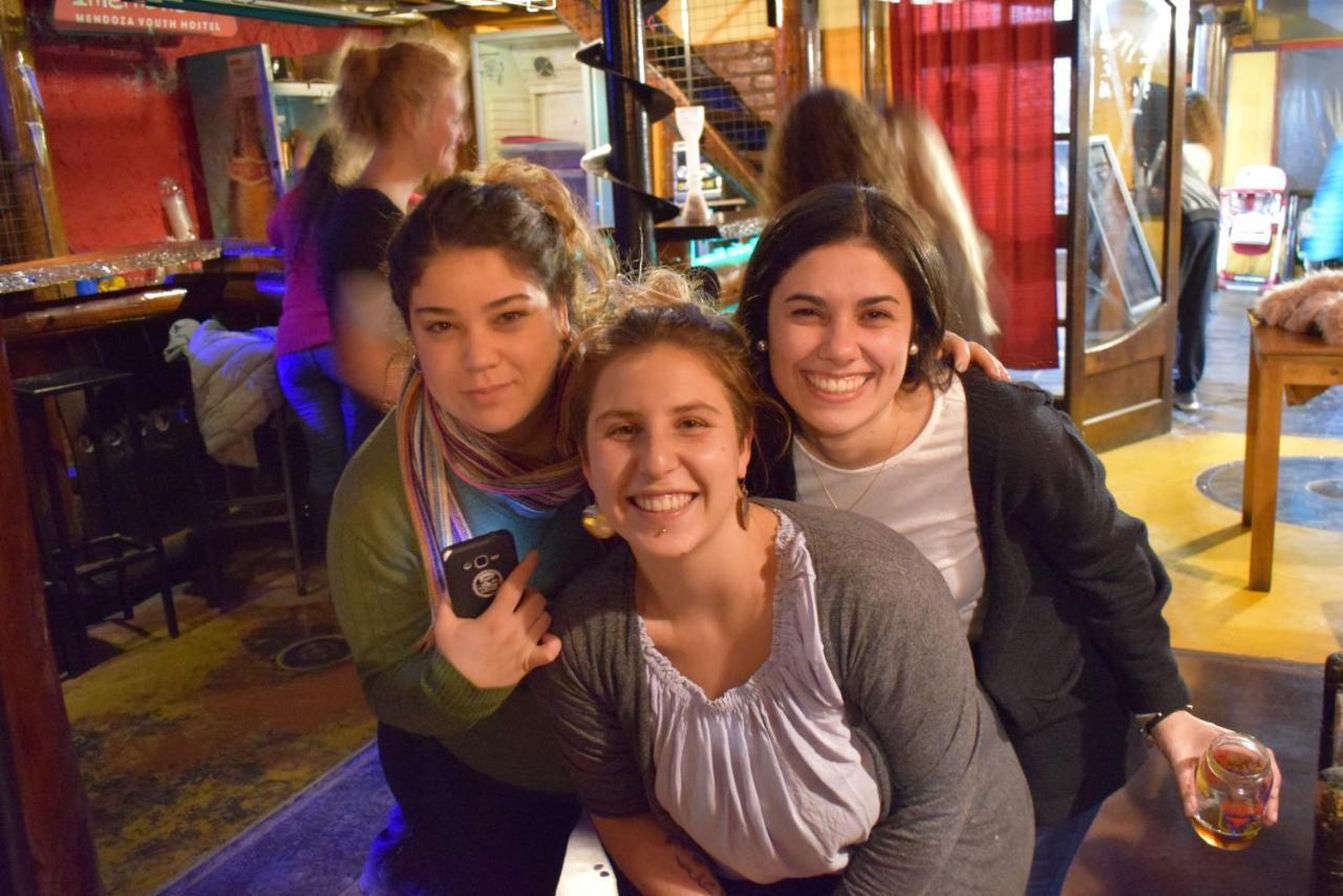 Hostel Internacional Мендоса Экстерьер фото