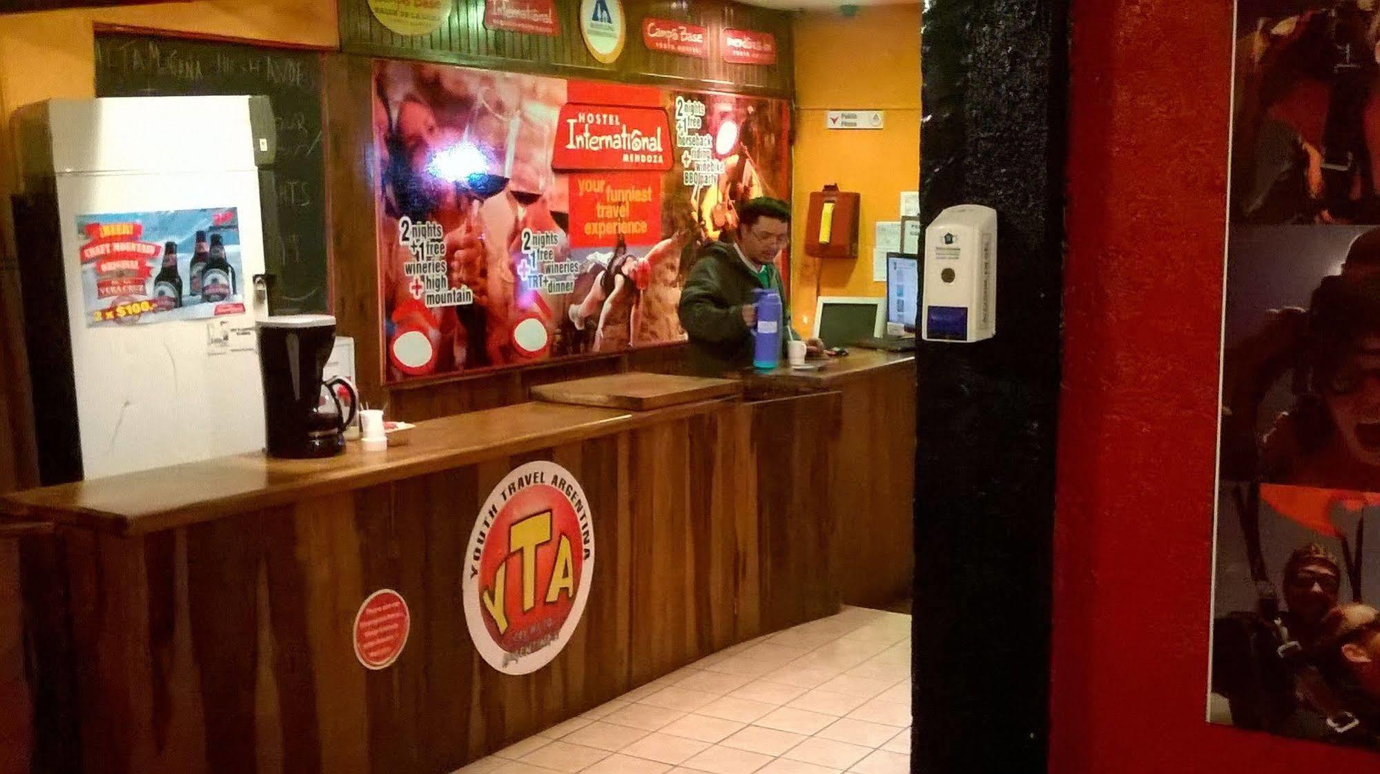 Hostel Internacional Мендоса Экстерьер фото